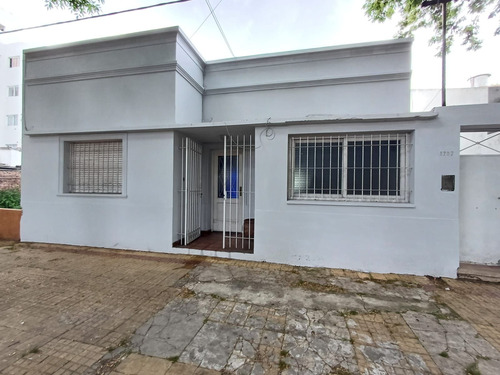 50 E/ 30 Y 31-amplio Ph Al Frente De 2 Dormitorios A Refaccionar En La Plata