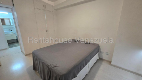 Tg Lindo Apartamento Con Excelentes Areas Sociales, Solarium, Piscina, Cancha De Futbolito, Pozo, Calle Cerrada. En Venta En La Tahona 25-18320 Ys