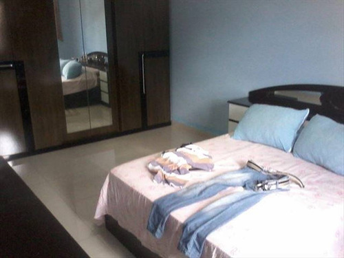 Imagem 17 de 30 de Bem Localizada 4 Dormitorios 1 Suite 3 Banheiros Sala 2 Ambiente 2 Vagas Na Garagem 1 Cozinha Grande Escritorio Deposito Para Alimentos Area De Serviço Com 2 Tanques - Hm1628