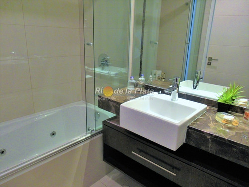 Primera Linea En Playa Mansa.- Ref: 13009