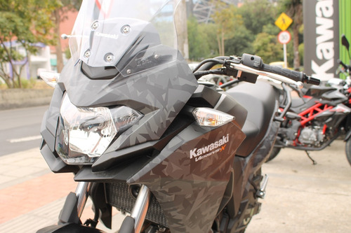 Kawasaki Versys 300 Camo - Negro 2020