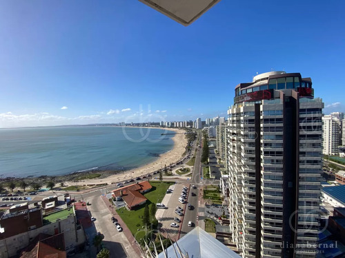 Apartamento De 3 Dor, 3 Baños ( 2 En Suite), Balcon Con Vista A La Playa Mansa Y Brava. En Una Excelente Ubicacion. Consulte!!!!! Por Alquiler