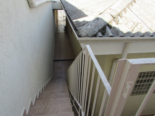 Imagem 5 de 14 de Casa 2 Quartos Com Terreno De 250 M2, Isolada Dos 2 Lados