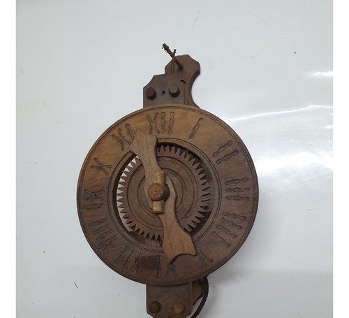 Relógio De Madeira Manual Antiguidade