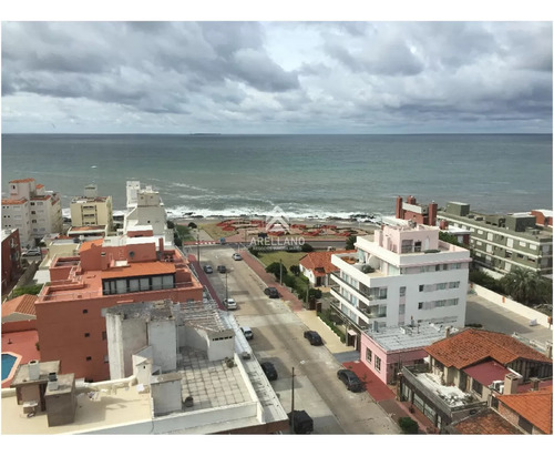 Apartamento En Venta De 3 Dormitorios Y Dependencia En Punta Del Este