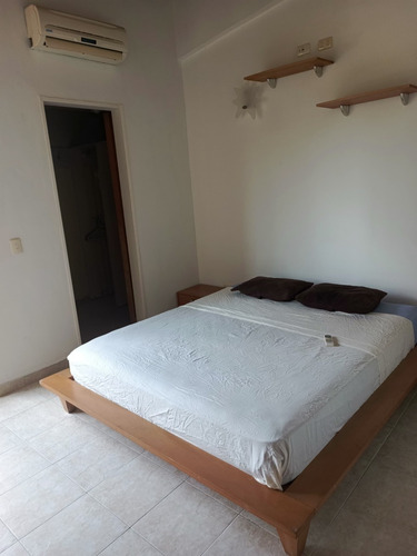 Townhouse En Lastrinitarias, Mañongo Cerca De Farmatodo Semi Amoblado
