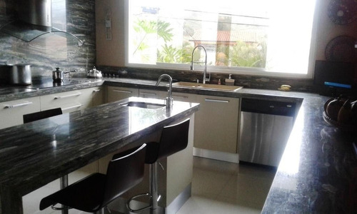 Hermosa Casa Remodelada Con Acabados De Primera En Venta Ubicada En Las Marías 20-13481