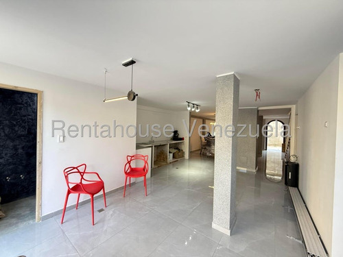 Hermosa Casa Quinta De 2 Niveles En Venta Ubicada En Alto Prados Del Este 25-17674