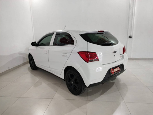 Imagem 3 de 11 de Chevrolet Onix 1.0 Mpfi Lt 8v Flex 4p Manual