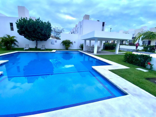 Hermosa Y Cómoda Casita En Fraccionamiento