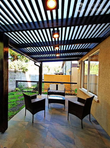 Casa En Venta De 4 Dorm. En Pucón