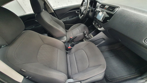 Imagen 14 de 15 de Kia Rio 2017 1.6 Sedan Ex Mt