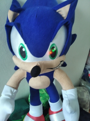 Imagen 4 de 4 de Peluche De Sonic 55cm Brillan Los Ojos