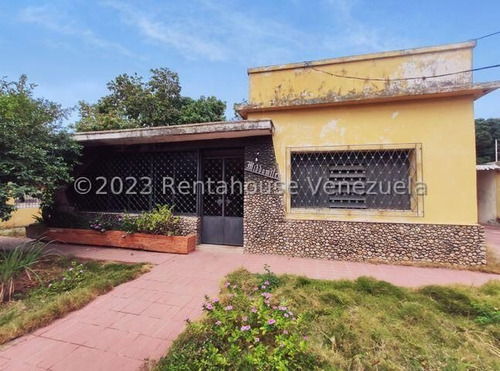 Bella Y Amplia Casa En Venta En El Oeste De Barquisimeto Lara, Rc