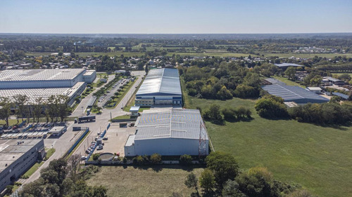 Importante Deposito De 12000 M2 A Tan Solo 100 Mts De Panamericana, Garin