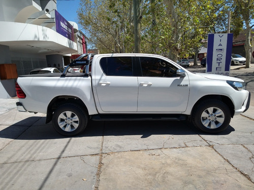 Imagen 5 de 10 de Toyota Hilux Srv 4x2 2017