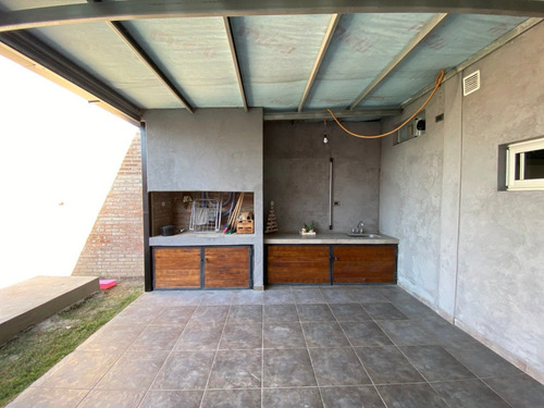 Hermosa Casa En Puerto San Martin 1 Dormitorio Patio Y Pileta