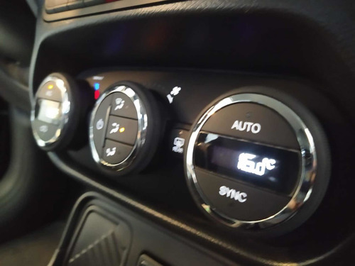 Imagen 12 de 24 de Jeep Renegade 2018 1.8 Longitude At6