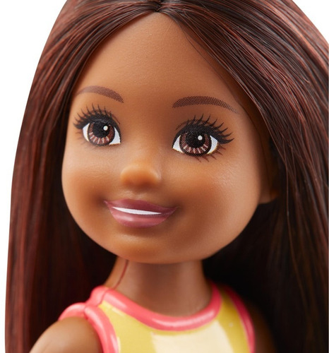 Mini Boneca Colecionável Chelsea Club Menina Morena Negra Praia - Maiô Picolé - Família Da Barbie - Mattel Brinquedos