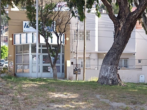 Imagen 3 de 4 de Local Con Dos Oficinas + Casa De Dos Dorm. + Construcción En Planta Alta