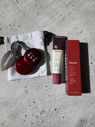 Set Balm Doctom + Cherry Lock Bálsamo Labial Glossier