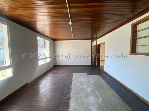 Excelente Casa Comercial En Alquiler Ubicada En Una De Las Principales Avenidas De La Ciudad Barquisimeto Jr