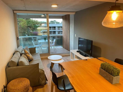 Imagen 2 de 23 de Divino Apartamento En Playa Mansa De 2 Dormitorios Para Alquilar - Solo Febrero