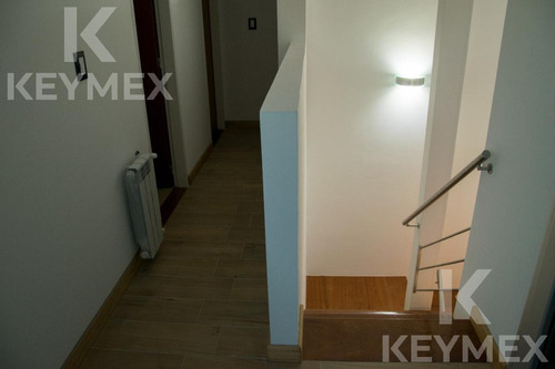 Departamento De Dos Dormitorios Tipo Dúplex En La Plata Con Terraza Y Parrilla Propias