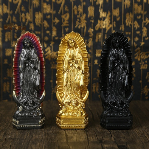 Estatua De La Virgen De Guadalupe
