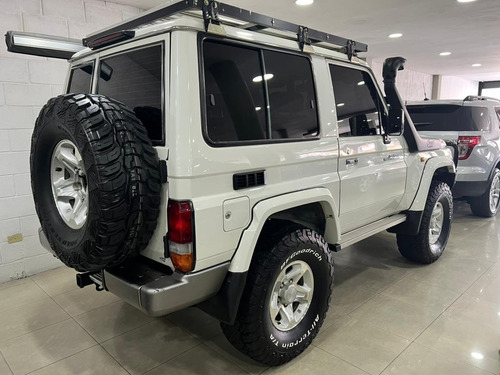 Imagen 4 de 15 de Toyota Macho Land Cruiser
