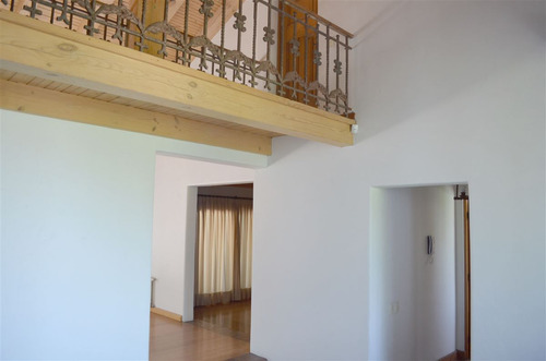 Casa En Venta Lo Barnechea De 5 Dorm. En Lo Barnechea