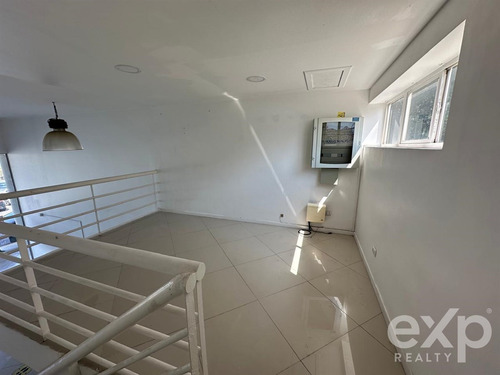 Arriendo Local Comercial Con Alto Trafico En Avda La Dehesa