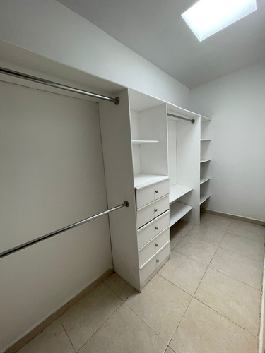 Casa En Fraccionamiento Privado, 3 Recámaras, 2.5 Baños, Doble Cochera, Vigilancia 24/7, Cocina De Cuarzo
