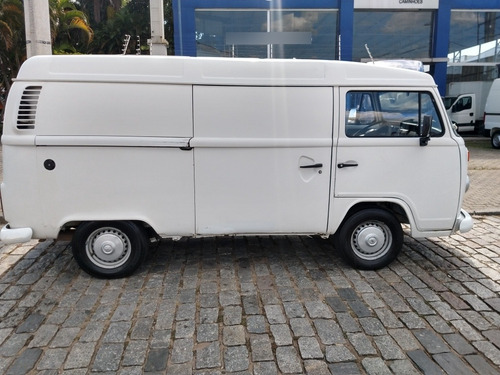 Imagem 6 de 15 de Volkswagen Kombi Furgão Isolada