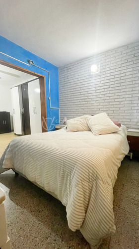 Casa Com Construcción Al Fondo - Dos Dormitorios - La Teja