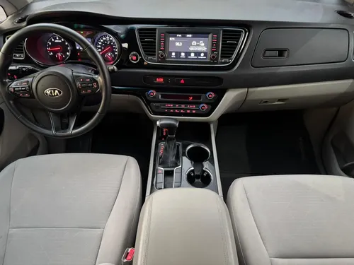 Kia Sedona 3.3 V6 EX Pack Piel 7 Pasajeros At