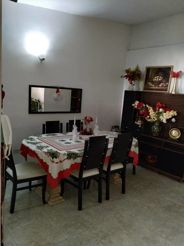 Imagen 3 de 9 de Amplia Casa Con Anexo, Terraza, En La Muralla, Guatire.