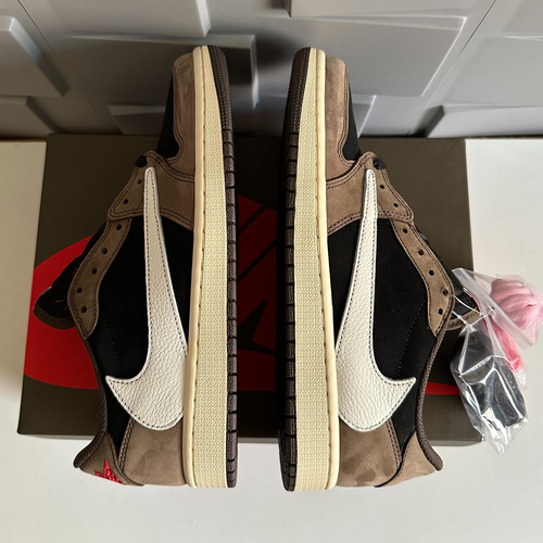 Tenis Air Jordan 1 Low Travis Scott Mocha 41 (Usado)
