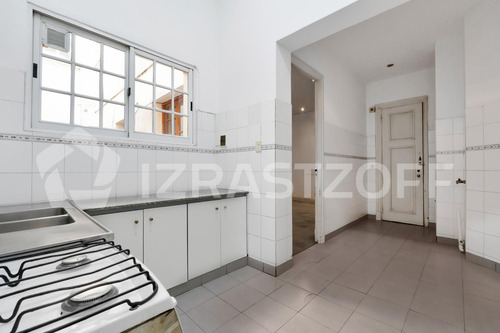 Departamento Francés En Venta En Recoleta. 4 Ambientes
