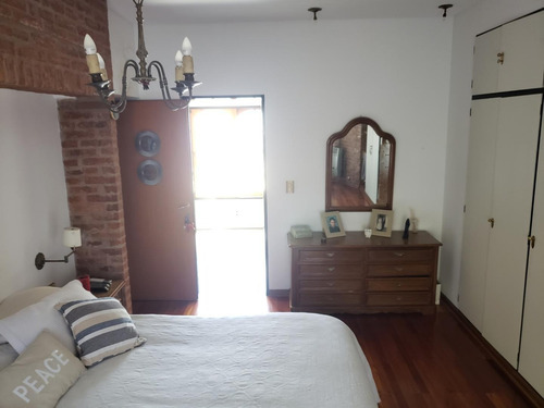 Venta Barrio Naon Chalet De 5 Amb. C/cochera.