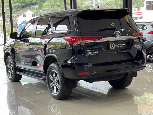 Imagem 12 de 13 de Toyota Hilux Sw4 2.7 Srv 7 Lugares 4x2 16v Flex 4p