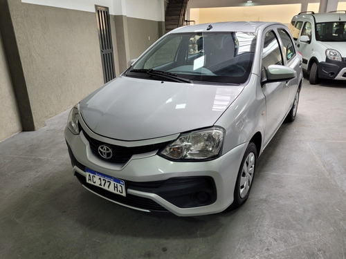 Imagen 1 de 18 de Toyota Etios 2017 1.5 X Famaautos