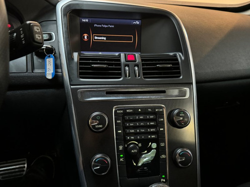 Volvo XC60 2.0 T5 R-DESIGN GASOLINA 4P AUTOMÁTICO