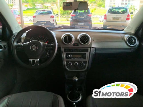 Imagem 12 de 15 de Volkswagen Voyage Comfortline 1.6 Prata 2011
