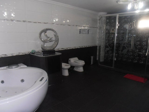 Casa De Lujo En Venta Urb San Jacinto Maracay Con Piscina Gimnasio Zona Exclusiva Negociable Kg:23-3908