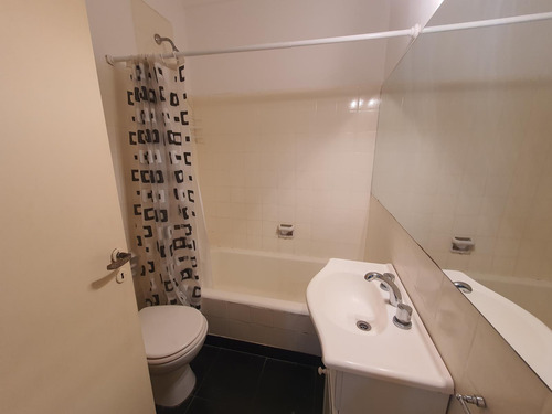 Venta - Departamento 2 Ambientes En Recoleta. Excelente Ubicación. 34 M2.