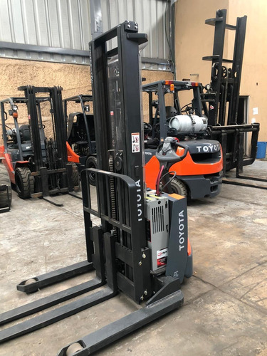 Imagen 1 de 5 de Apilador Electrico Toyota Año 2018 1 Ton #158