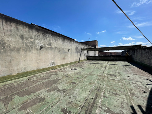 Gran Local A La Calle, Con Vivienda U Oficinas En Primer Piso. (industria/comercio) Inmejorable Ubicacion. Dueño Directo. Posibilidad De Construir Hasta 10 Pisos.