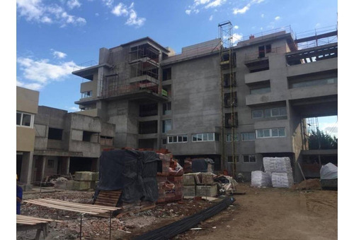 Imagen 11 de 30 de Casa 2 Plantas Con Obra Retomada. Amenities