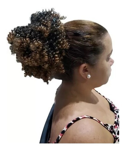 Coque Cacheado Aplique Afro Puff Castanho C/ Mechas Orgânico